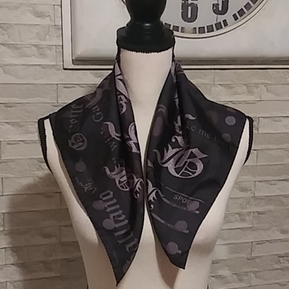 JOHN GALLIANO - Picture 3 of 6